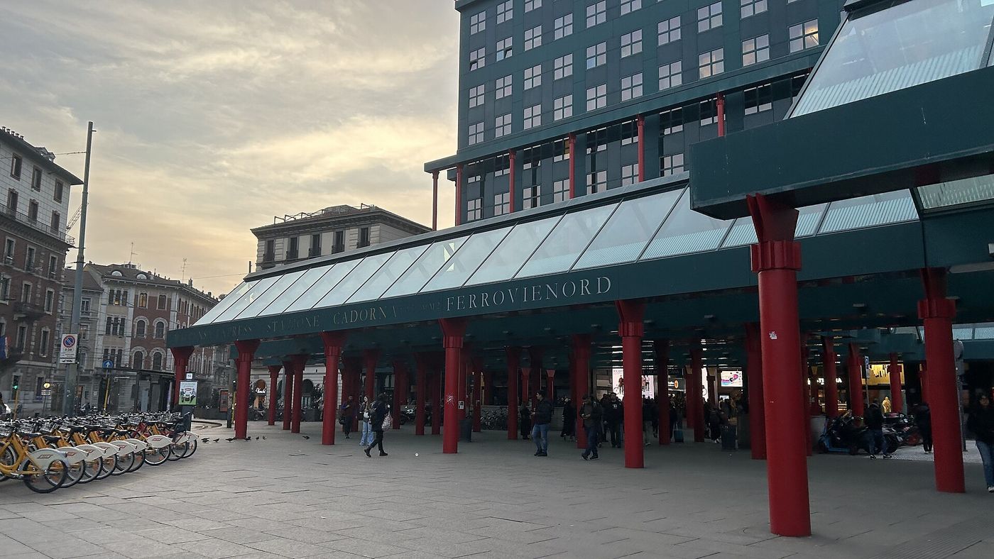 ミラノのカドルナ駅の外観